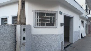 ponto comercial no centro , 60 m2, um banheiro, porta de correr , excelente localização. 