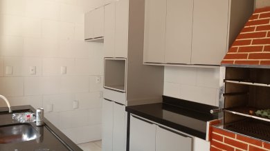 Casa térrea no Natal Merli II, garagem para 3 carros coberto, 3 dorms, espaço gourmet, quarto de hospede, 2 salas